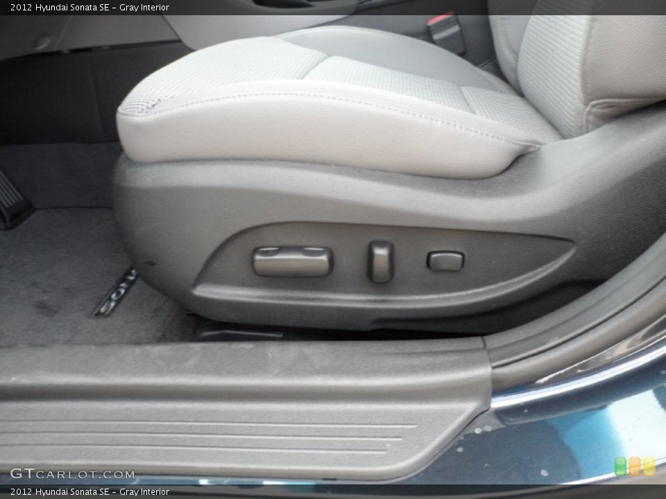 Gray Interior Controls for the 2012 Hyundai Sonata SE #53612826