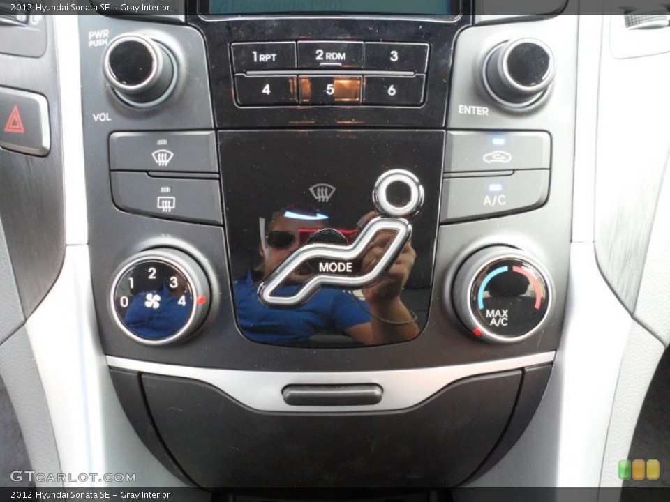 Gray Interior Controls for the 2012 Hyundai Sonata SE #53612889