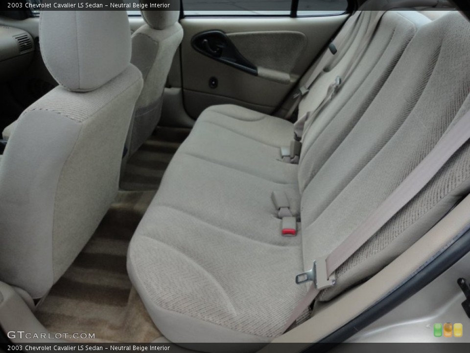 Neutral Beige Interior Photo for the 2003 Chevrolet Cavalier LS Sedan #53627036