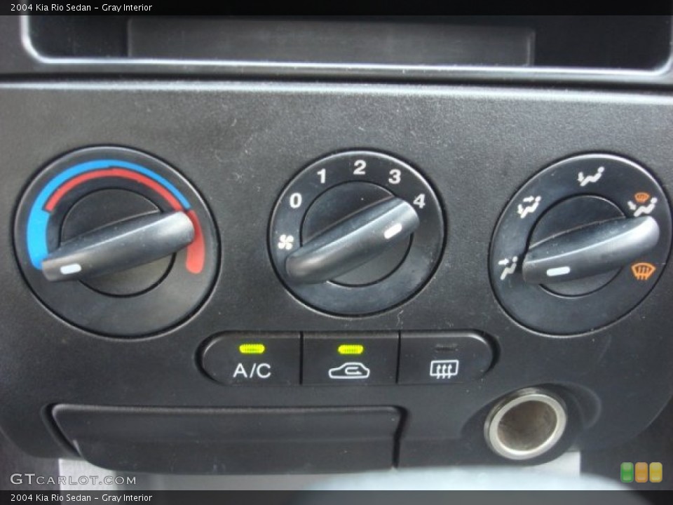 Gray Interior Controls for the 2004 Kia Rio Sedan #53640940