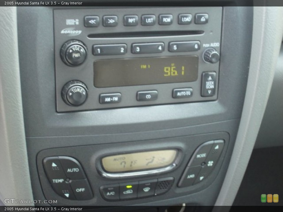 Gray Interior Audio System for the 2005 Hyundai Santa Fe LX 3.5 #53647013