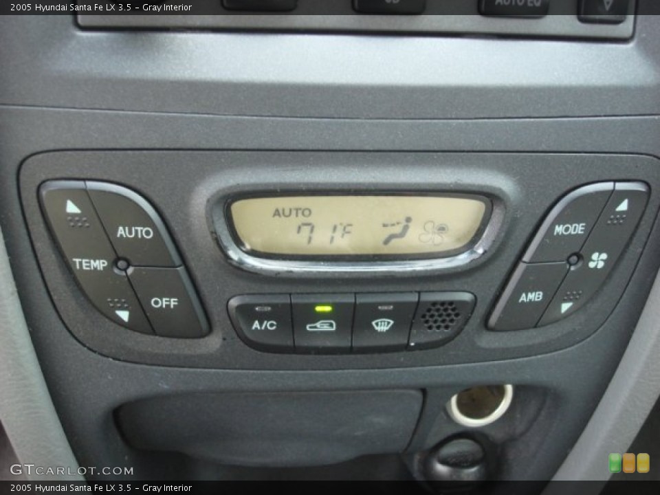 Gray Interior Controls for the 2005 Hyundai Santa Fe LX 3.5 #53647023