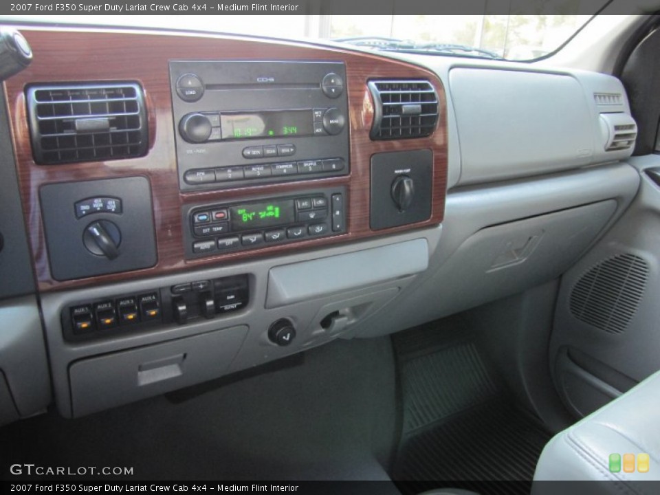 Medium Flint Interior Controls for the 2007 Ford F350 Super Duty Lariat Crew Cab 4x4 #53677827