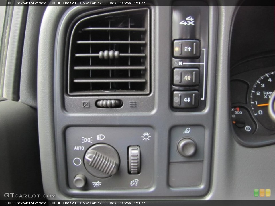 Dark Charcoal Interior Controls for the 2007 Chevrolet Silverado 2500HD Classic LT Crew Cab 4x4 #53678019