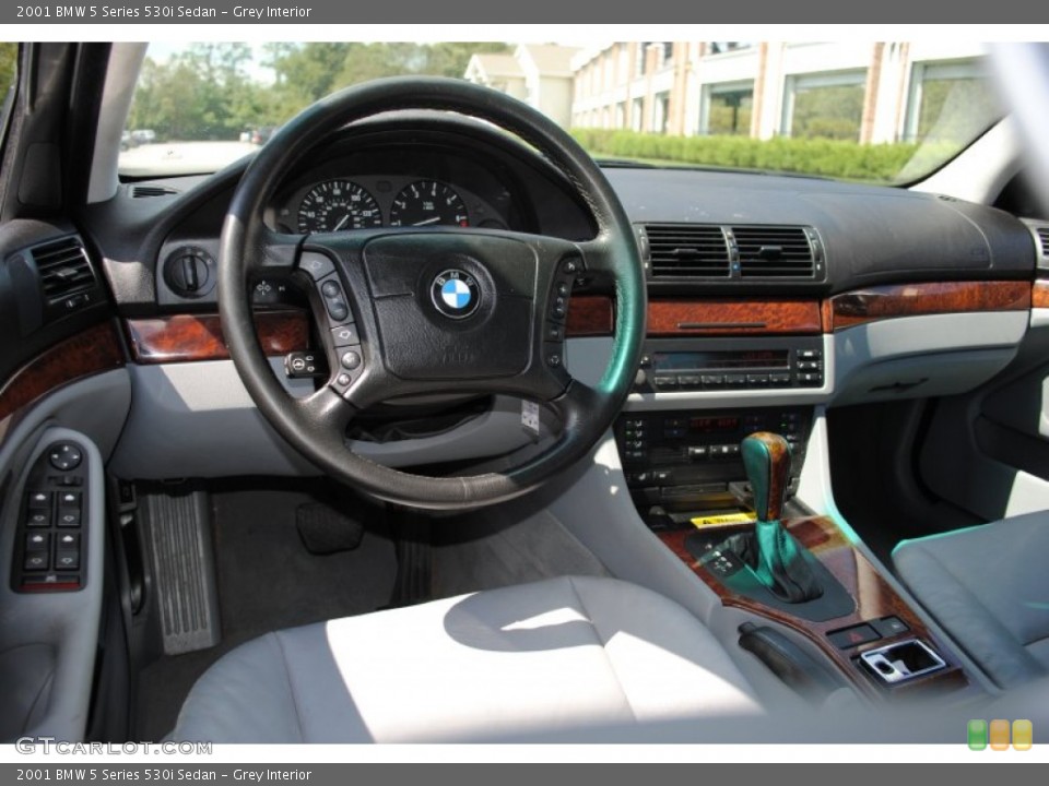 Grey Interior Dashboard for the 2001 BMW 5 Series 530i Sedan #53700594