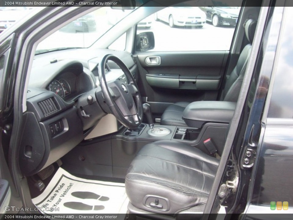 Charcoal Gray Interior Photo for the 2004 Mitsubishi Endeavor Limited AWD #53715201