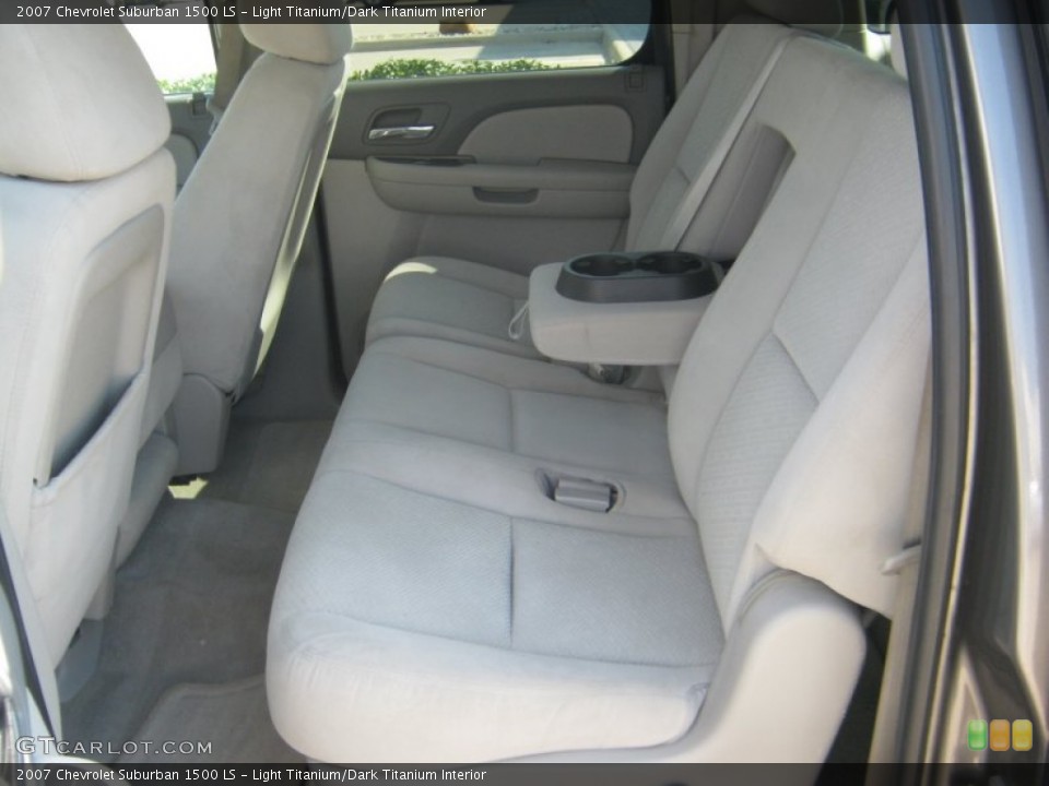Light Titanium/Dark Titanium Interior Photo for the 2007 Chevrolet Suburban 1500 LS #53732763