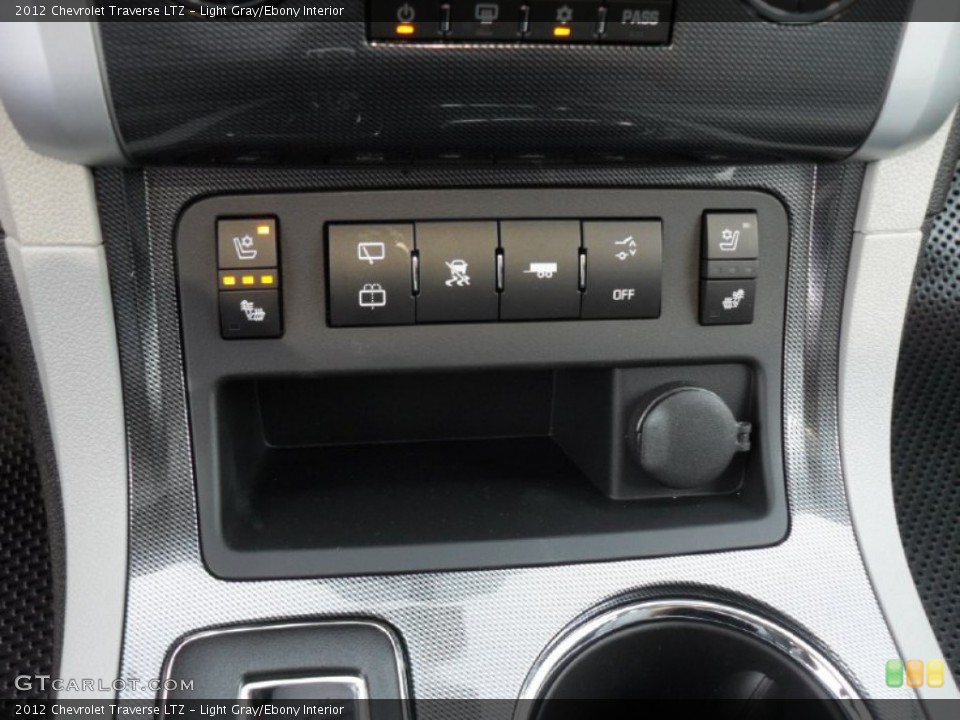 Light Gray/Ebony Interior Controls for the 2012 Chevrolet Traverse LTZ #53775127