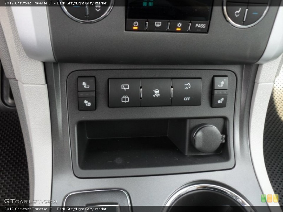 Dark Gray/Light Gray Interior Controls for the 2012 Chevrolet Traverse LT #53775304