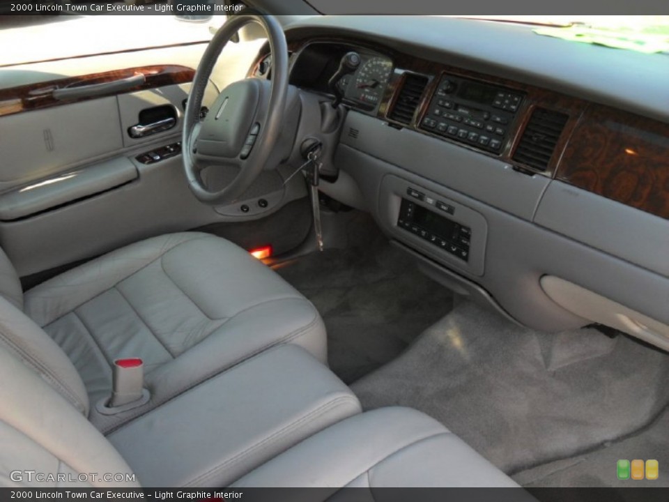 Light Graphite Interior Photo for the 2000 Lincoln Town Car Executive #53791312