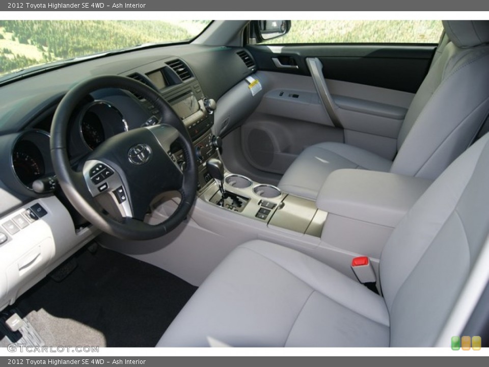 Ash Interior Photo for the 2012 Toyota Highlander SE 4WD #53809699