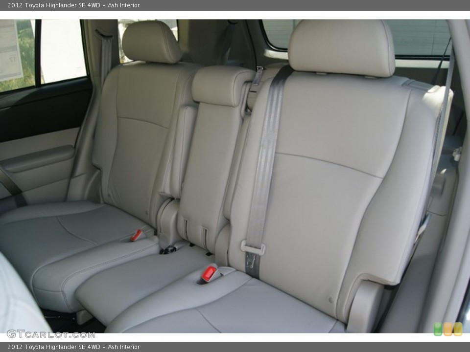 Ash Interior Photo for the 2012 Toyota Highlander SE 4WD #53809714