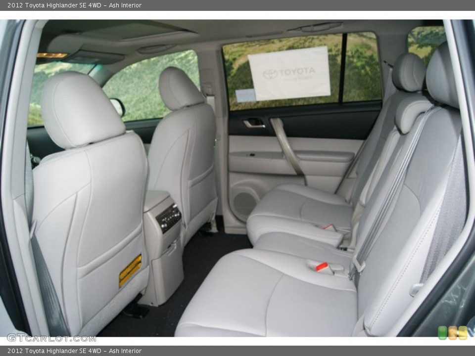 Ash Interior Photo for the 2012 Toyota Highlander SE 4WD #53809756