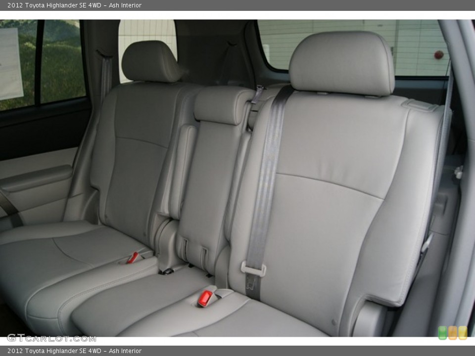 Ash Interior Photo for the 2012 Toyota Highlander SE 4WD #53809762