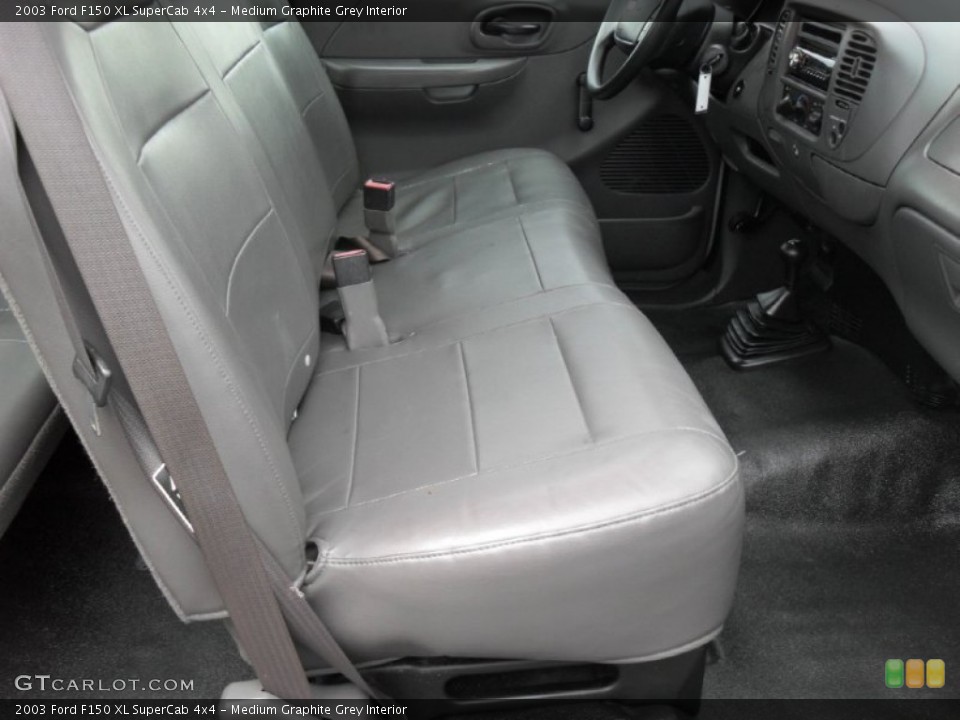 Medium Graphite Grey Interior Photo for the 2003 Ford F150 XL SuperCab 4x4 #53832979