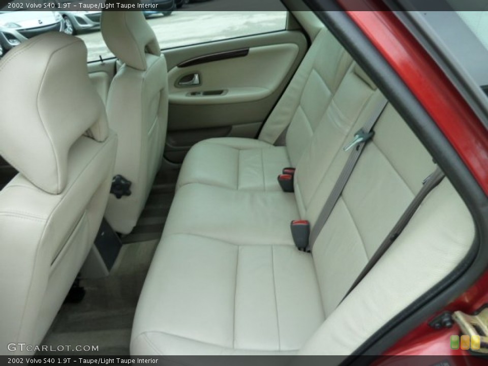 Taupe/Light Taupe Interior Photo for the 2002 Volvo S40 1.9T #53842620
