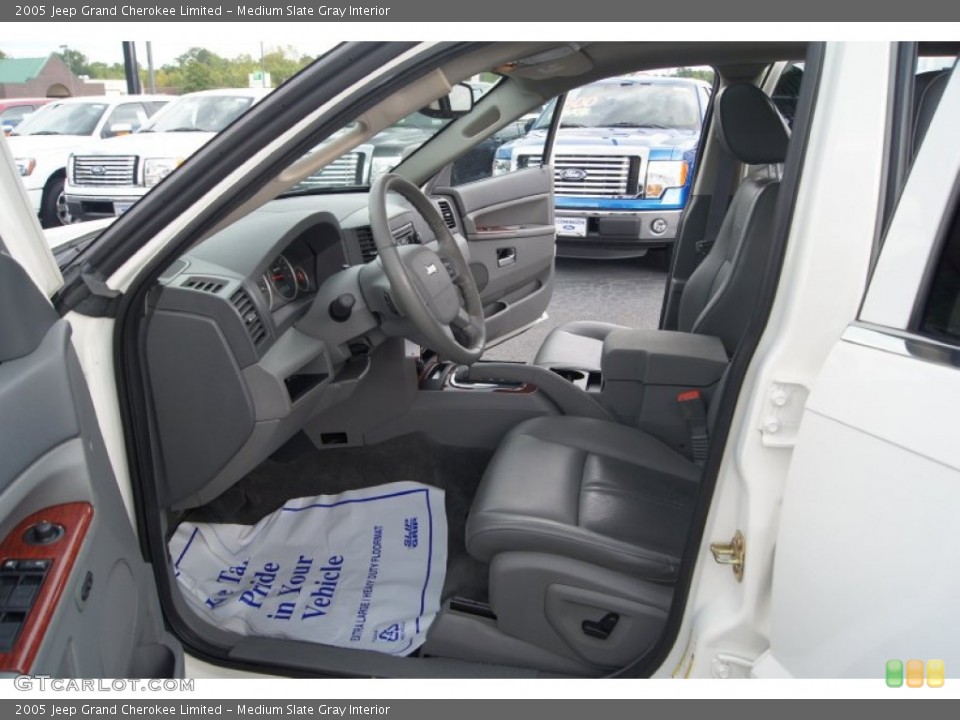 Medium Slate Gray Interior Photo for the 2005 Jeep Grand Cherokee Limited #53854983