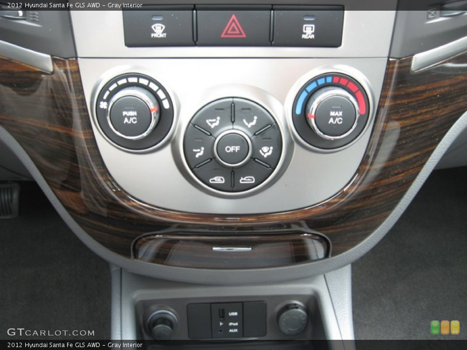 Gray Interior Controls for the 2012 Hyundai Santa Fe GLS AWD #53855511