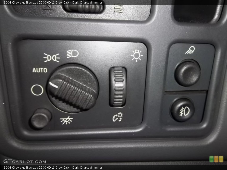 Dark Charcoal Interior Controls for the 2004 Chevrolet Silverado 2500HD LS Crew Cab #53870050