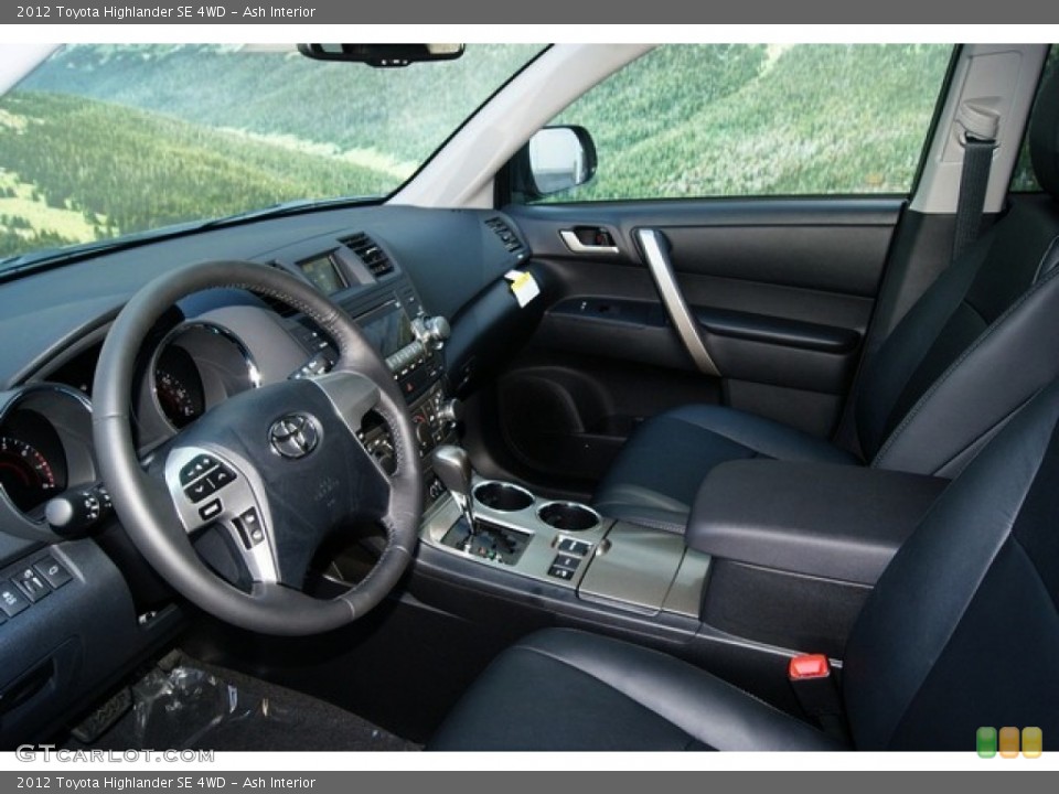 Ash Interior Photo for the 2012 Toyota Highlander SE 4WD #53907415