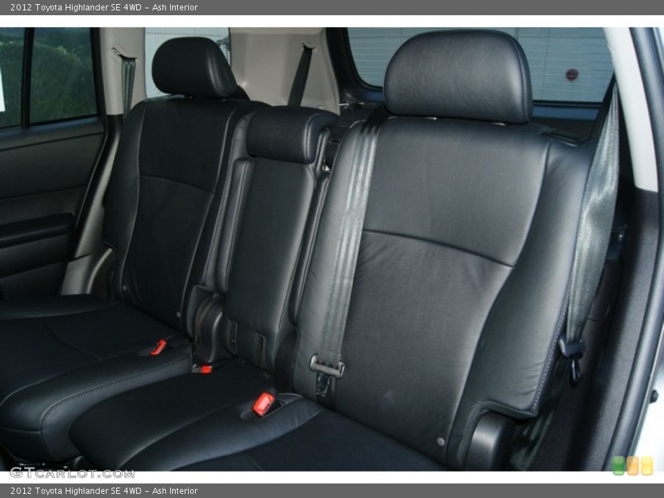 Ash Interior Photo for the 2012 Toyota Highlander SE 4WD #53907463