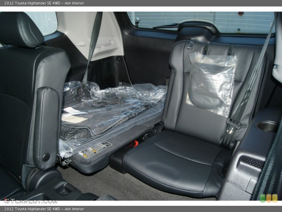 Ash Interior Photo for the 2012 Toyota Highlander SE 4WD #53907469