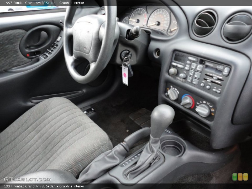 Graphite Interior Photo for the 1997 Pontiac Grand Am SE Sedan #53907550