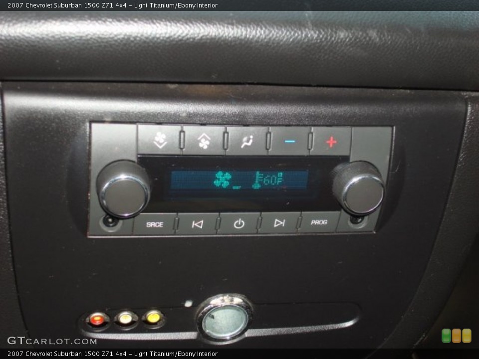 Light Titanium/Ebony Interior Controls for the 2007 Chevrolet Suburban 1500 Z71 4x4 #53909155