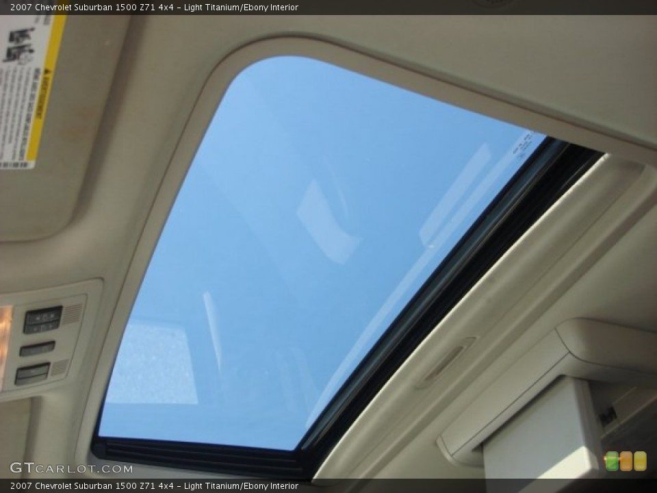 Light Titanium/Ebony Interior Sunroof for the 2007 Chevrolet Suburban 1500 Z71 4x4 #53909176