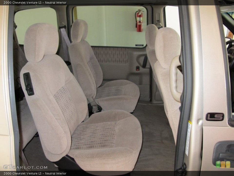 Neutral Interior Photo for the 2000 Chevrolet Venture LS #53909404