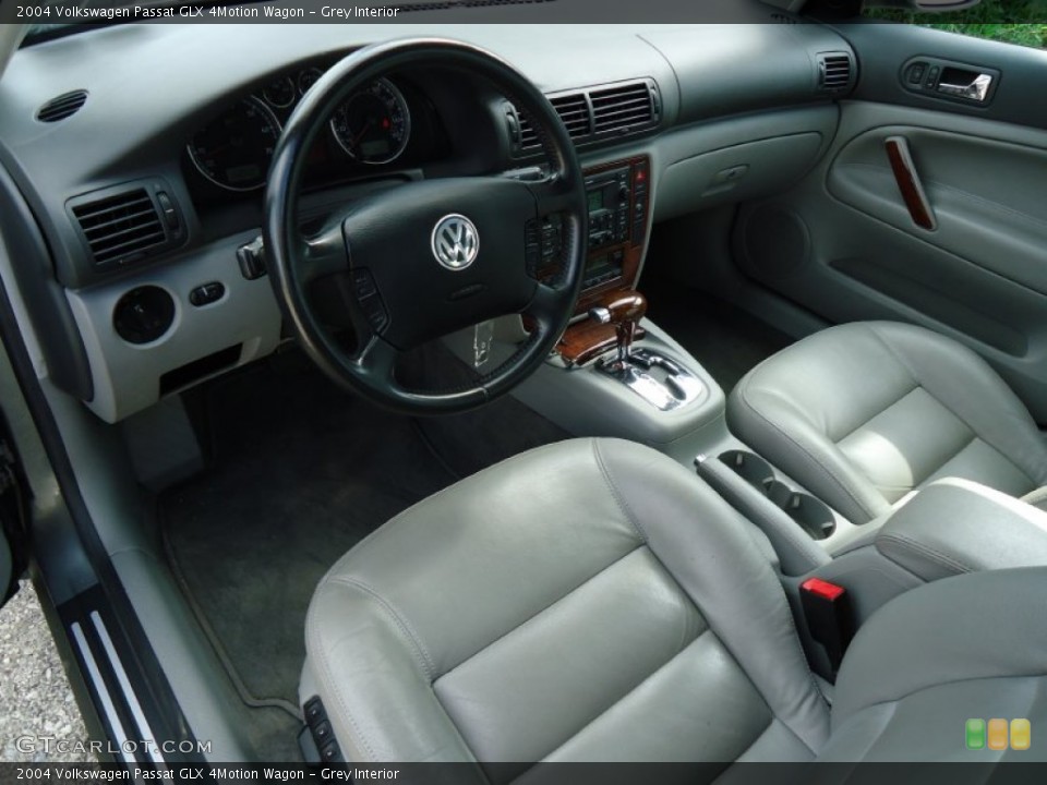 Grey Interior Photo for the 2004 Volkswagen Passat GLX 4Motion Wagon #53923582