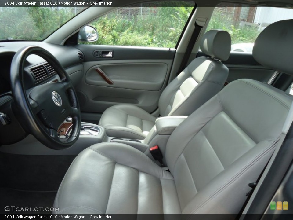 Grey Interior Photo for the 2004 Volkswagen Passat GLX 4Motion Wagon #53923594