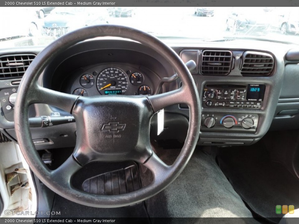 Medium Gray Interior Steering Wheel for the 2000 Chevrolet S10 LS Extended Cab #53940151