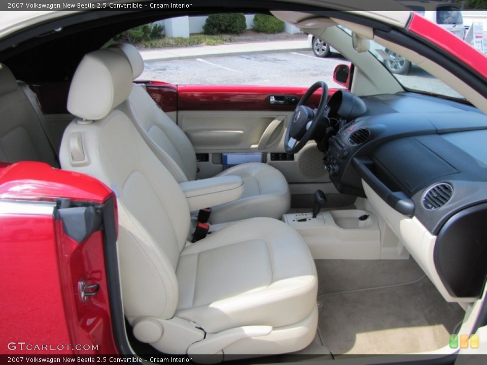 Cream Interior Photo for the 2007 Volkswagen New Beetle 2.5 Convertible #53944586