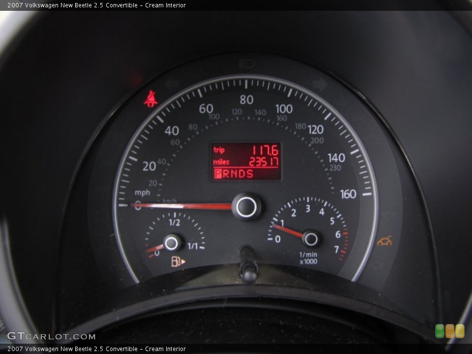 Cream Interior Gauges for the 2007 Volkswagen New Beetle 2.5 Convertible #53944604