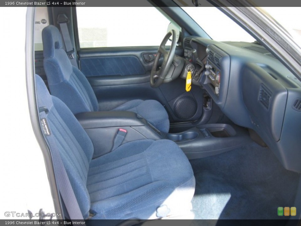 Blue Interior Photo for the 1996 Chevrolet Blazer LS 4x4 #53945702