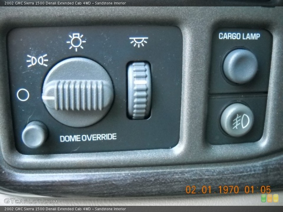 Sandstone Interior Controls for the 2002 GMC Sierra 1500 Denali Extended Cab 4WD #53946551