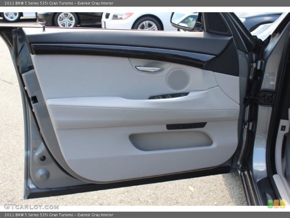 Everest Gray Interior Door Panel for the 2011 BMW 5 Series 535i Gran Turismo #53954957