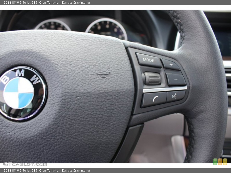 Everest Gray Interior Controls for the 2011 BMW 5 Series 535i Gran Turismo #53955023