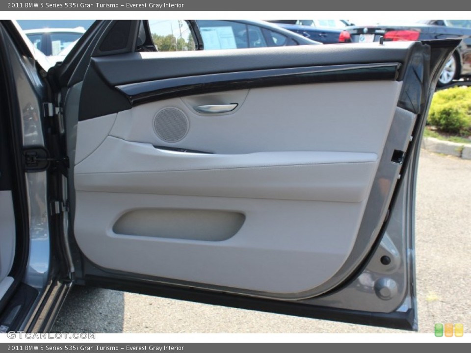 Everest Gray Interior Door Panel for the 2011 BMW 5 Series 535i Gran Turismo #53955101