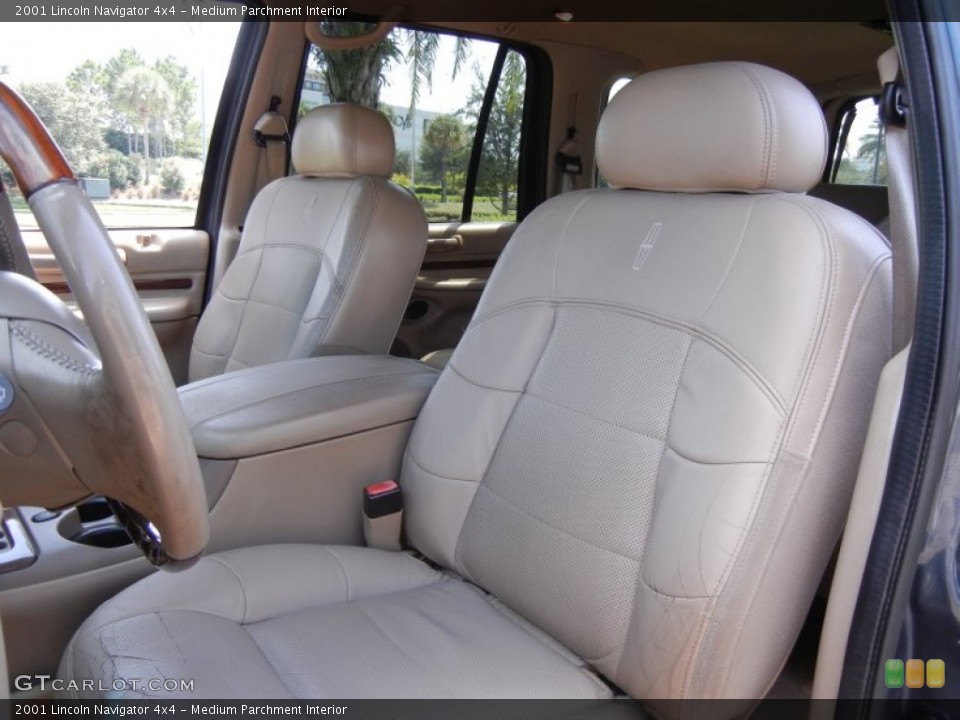 Medium Parchment Interior Photo for the 2001 Lincoln Navigator 4x4 #53959541