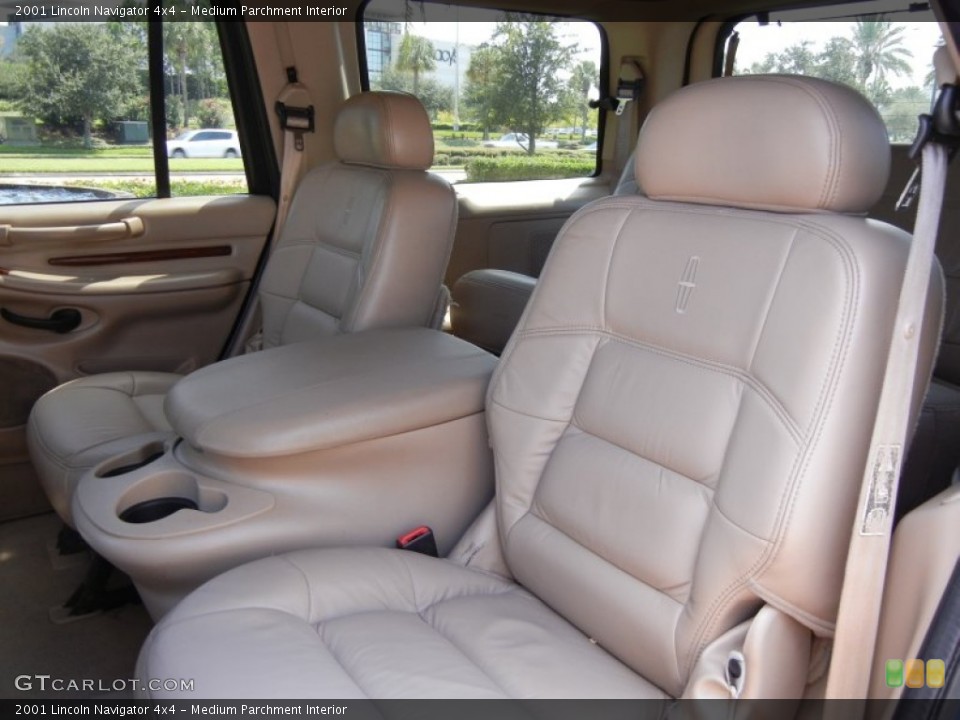 Medium Parchment Interior Photo for the 2001 Lincoln Navigator 4x4 #53959577
