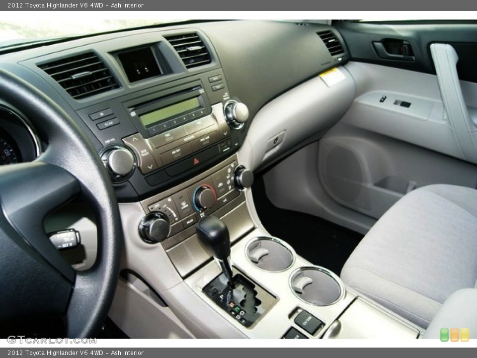 Ash Interior Photo for the 2012 Toyota Highlander V6 4WD #53969979