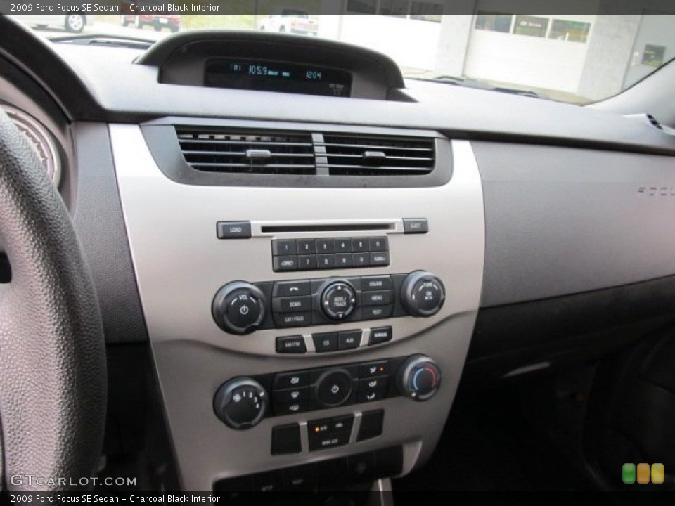 Charcoal Black Interior Controls for the 2009 Ford Focus SE Sedan #53974035