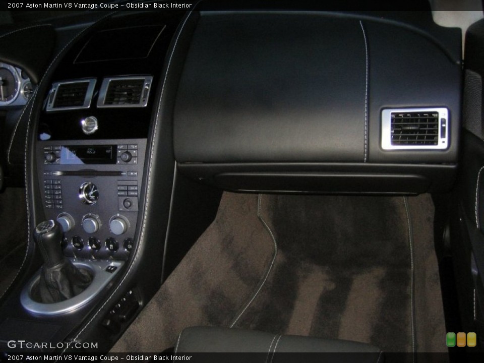 Obsidian Black Interior Dashboard for the 2007 Aston Martin V8 Vantage Coupe #53984378
