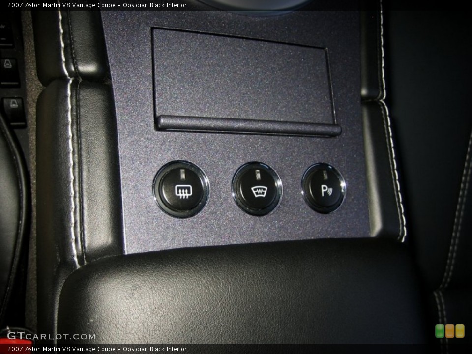Obsidian Black Interior Controls for the 2007 Aston Martin V8 Vantage Coupe #53984459