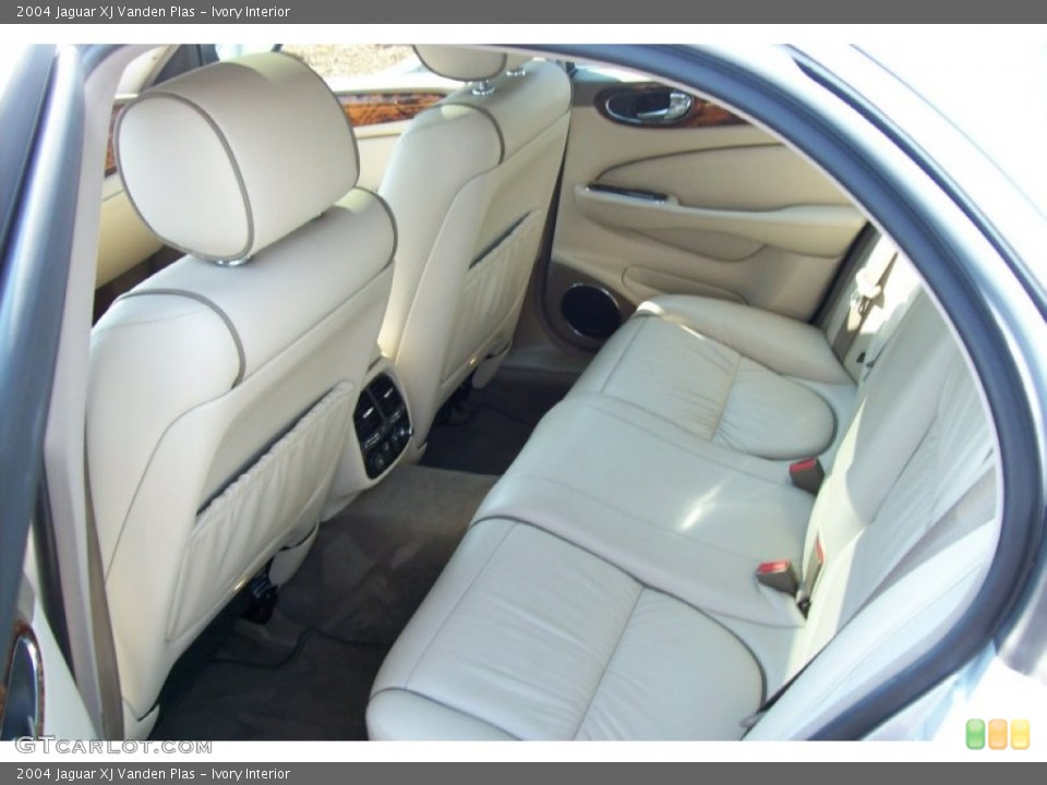 Ivory Interior Photo for the 2004 Jaguar XJ Vanden Plas #54010407