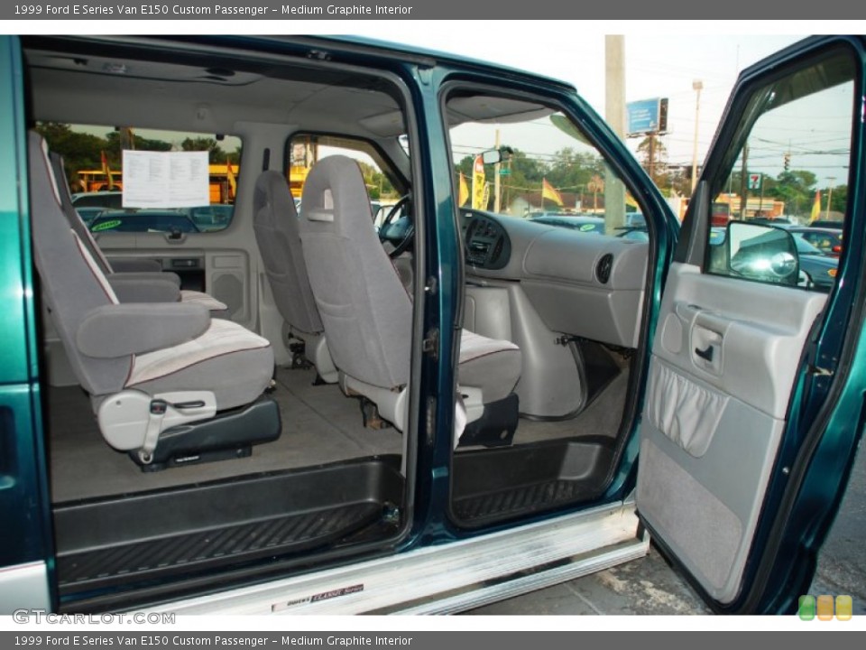 Medium Graphite Interior Photo for the 1999 Ford E Series Van E150 Custom Passenger #54013068