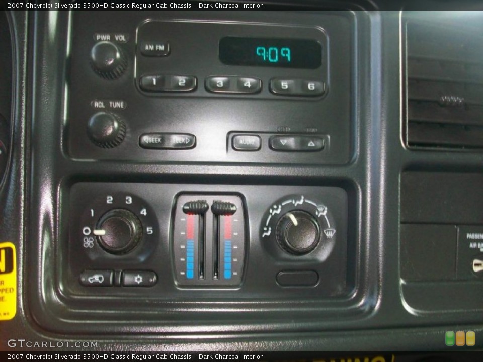 Dark Charcoal Interior Controls for the 2007 Chevrolet Silverado 3500HD Classic Regular Cab Chassis #54018485