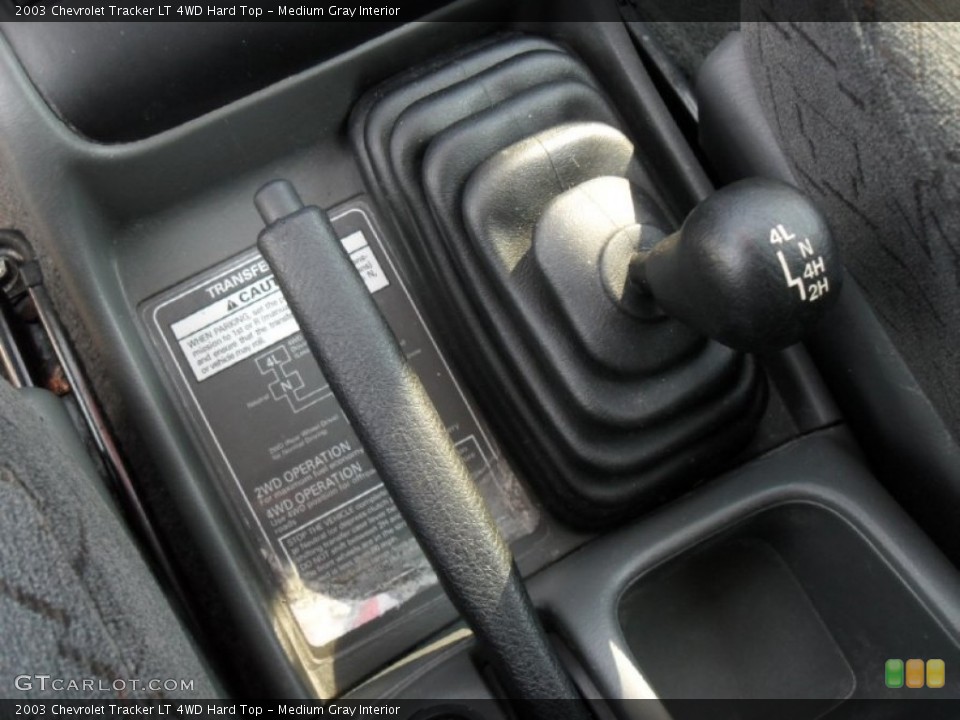 Medium Gray Interior Controls for the 2003 Chevrolet Tracker LT 4WD Hard Top #54020809